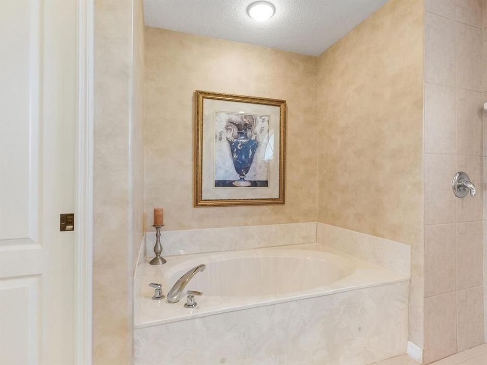 Active With Contract: $525,000 (3 beds, 2 baths, 2252 Square Feet)