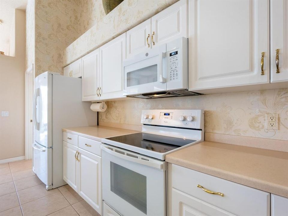 Active With Contract: $525,000 (3 beds, 2 baths, 2252 Square Feet)