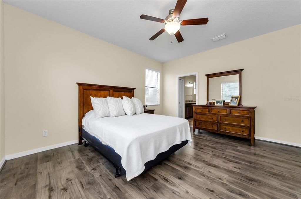 Active With Contract: $515,000 (4 beds, 4 baths, 2562 Square Feet)