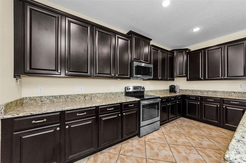 Active With Contract: $515,000 (4 beds, 4 baths, 2562 Square Feet)