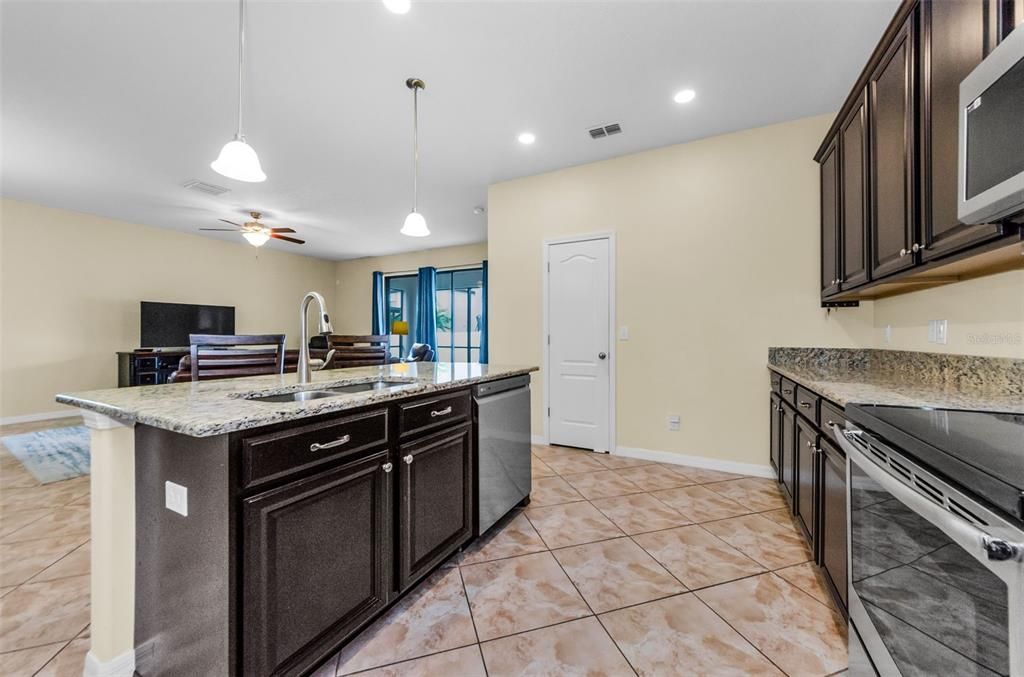 Active With Contract: $515,000 (4 beds, 4 baths, 2562 Square Feet)