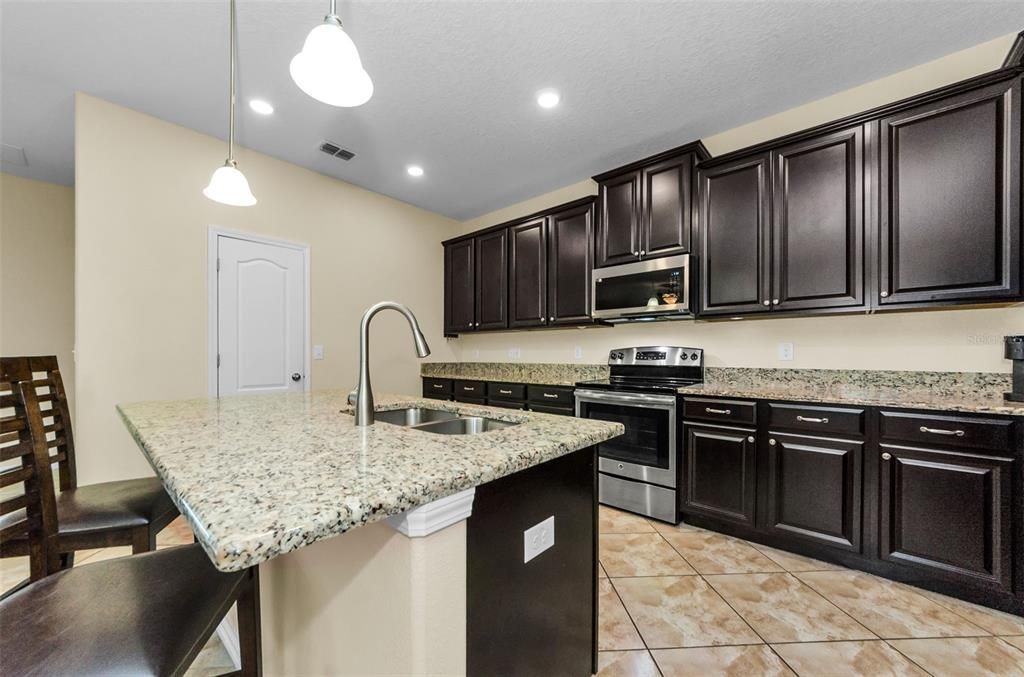 Active With Contract: $515,000 (4 beds, 4 baths, 2562 Square Feet)