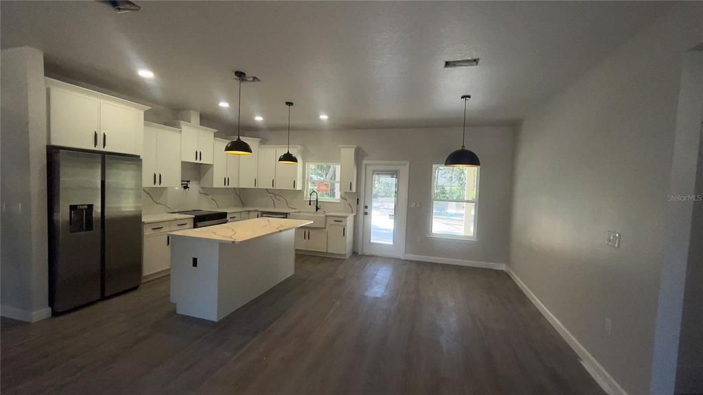 For Sale: $339,900 (3 beds, 2 baths, 1321 Square Feet)