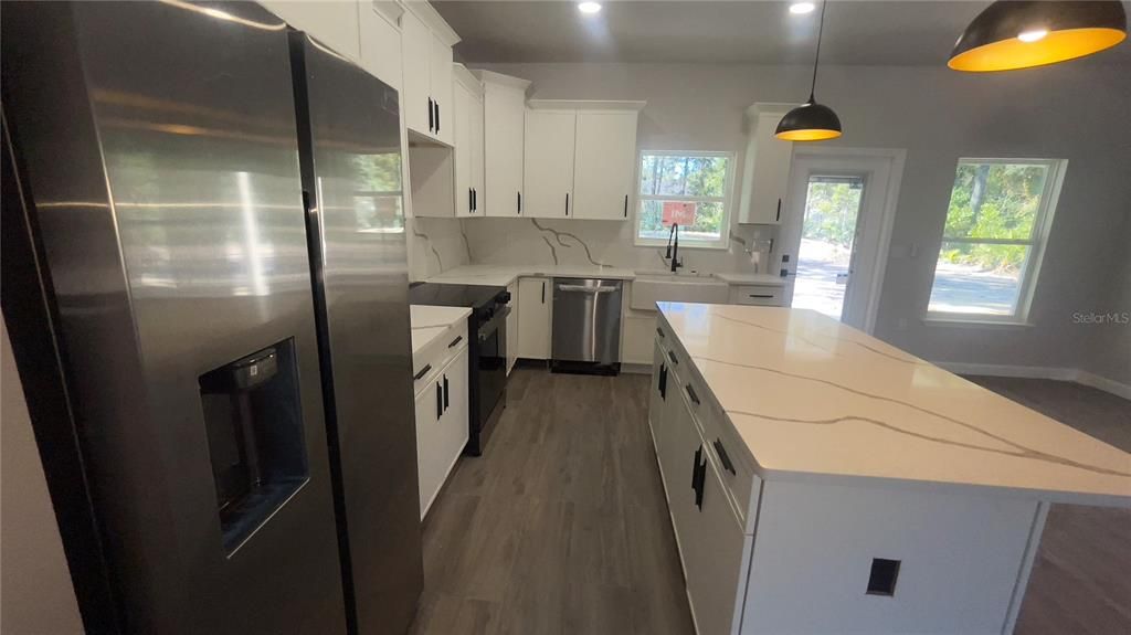 For Sale: $339,900 (3 beds, 2 baths, 1321 Square Feet)