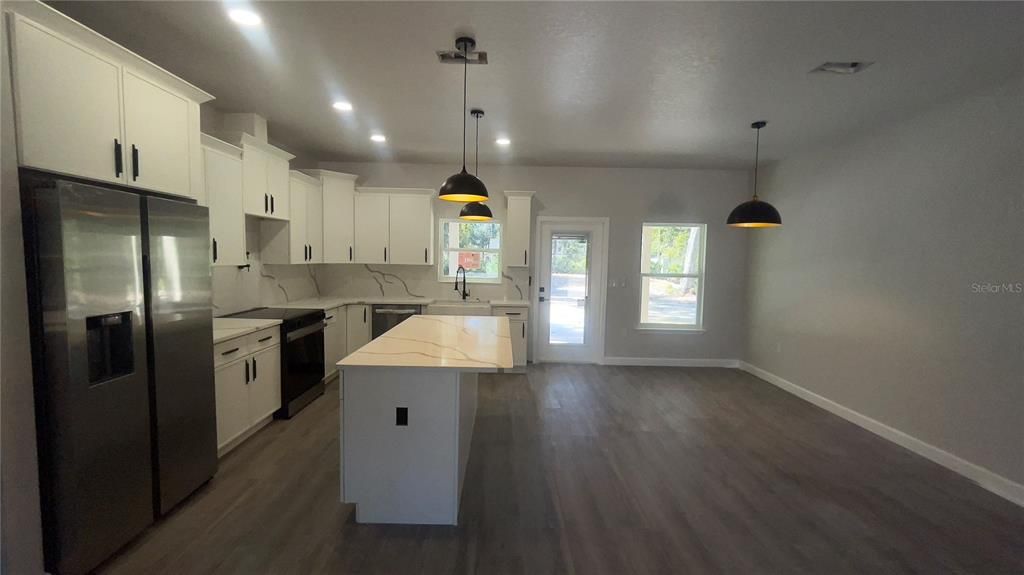 For Sale: $339,900 (3 beds, 2 baths, 1321 Square Feet)