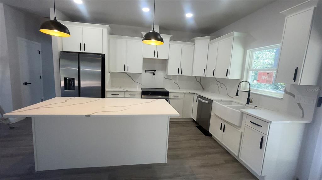 For Sale: $339,900 (3 beds, 2 baths, 1321 Square Feet)