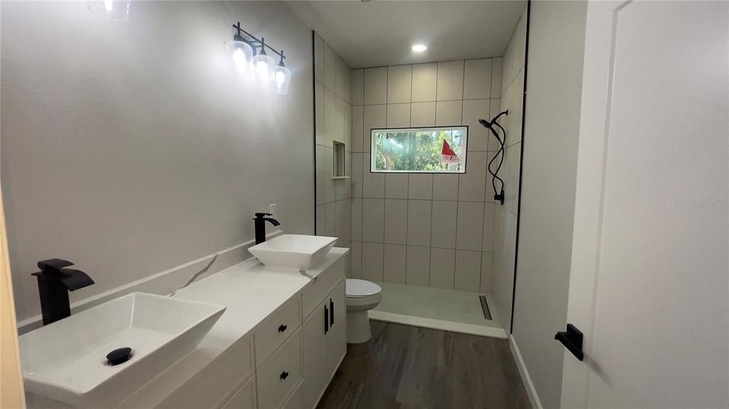 For Sale: $339,900 (3 beds, 2 baths, 1321 Square Feet)