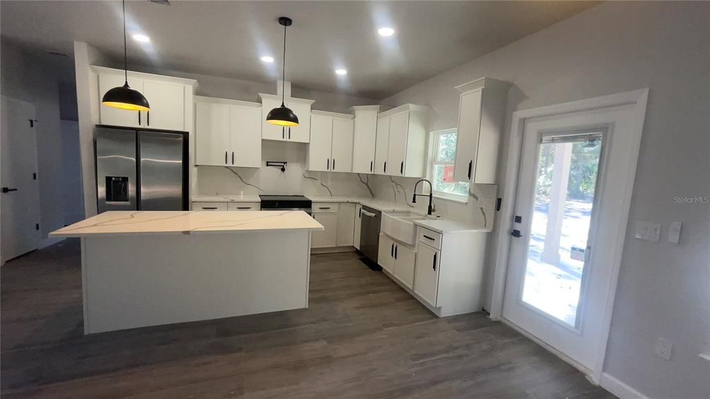 For Sale: $339,900 (3 beds, 2 baths, 1321 Square Feet)