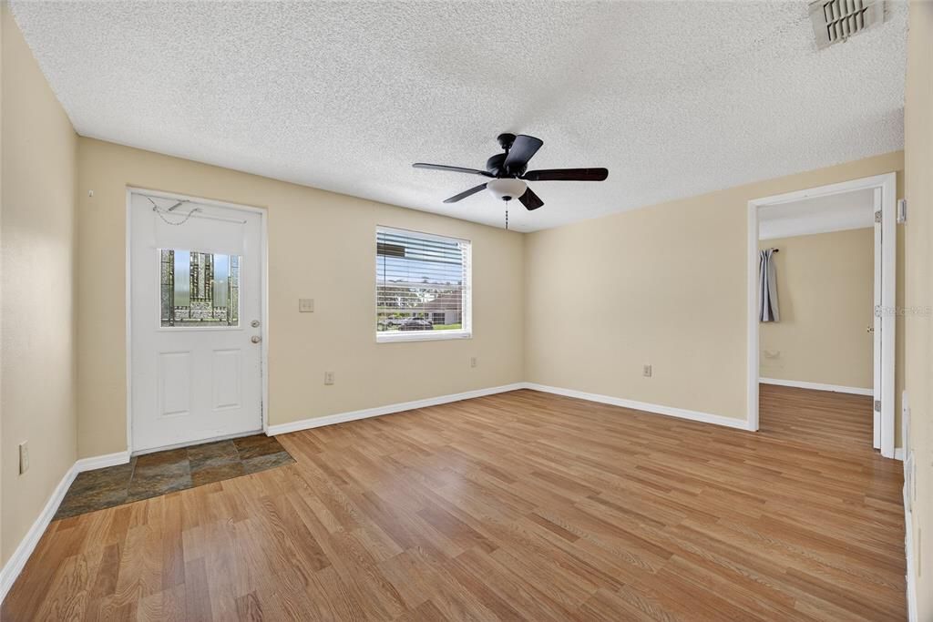 Active With Contract: $279,900 (4 beds, 0 baths, 1484 Square Feet)