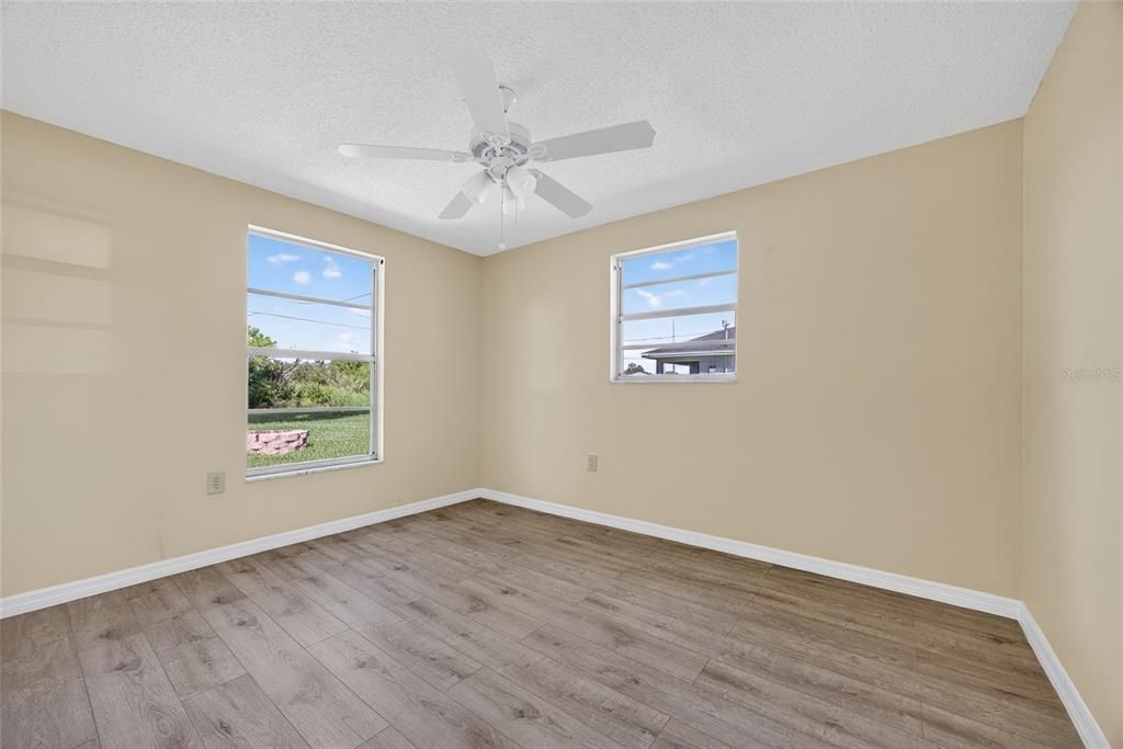 Active With Contract: $279,900 (4 beds, 0 baths, 1484 Square Feet)