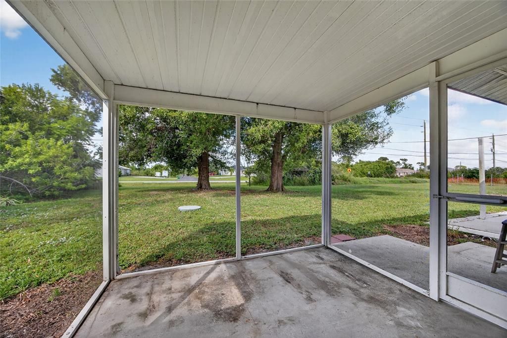 Active With Contract: $279,900 (4 beds, 0 baths, 1484 Square Feet)