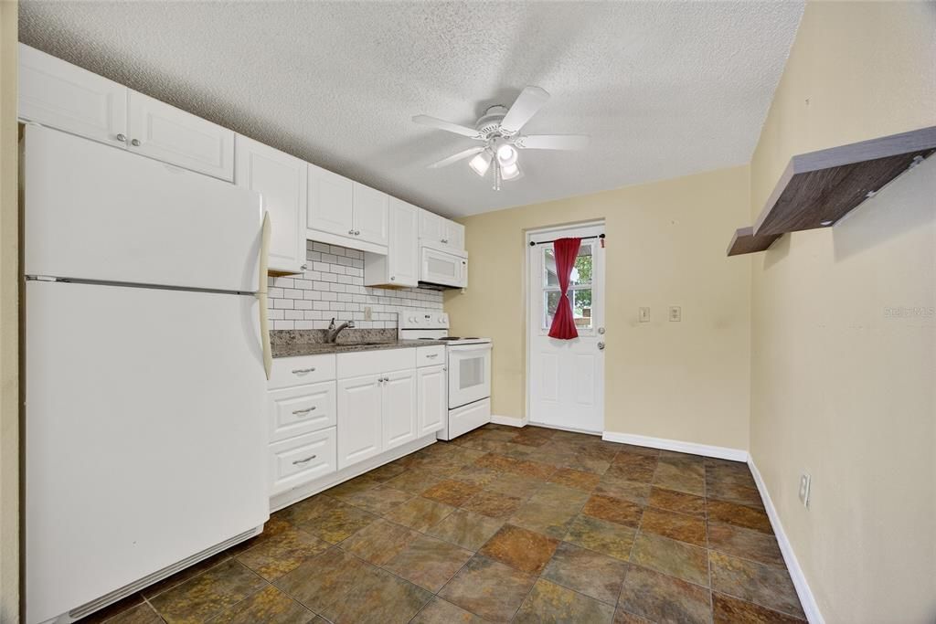 Active With Contract: $279,900 (4 beds, 0 baths, 1484 Square Feet)