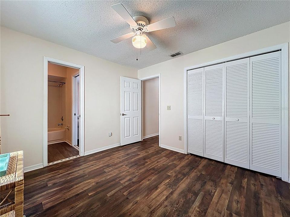 Activo con contrato: $615,000 (3 camas, 2 baños, 2296 Pies cuadrados)