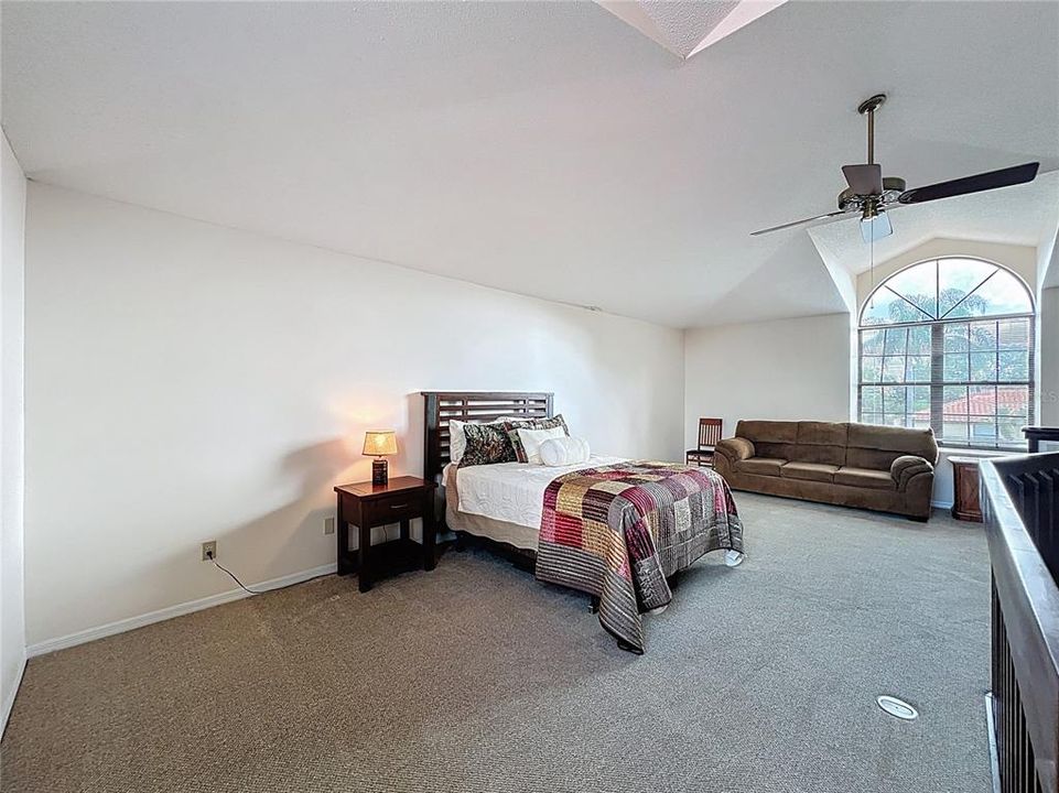 Activo con contrato: $615,000 (3 camas, 2 baños, 2296 Pies cuadrados)