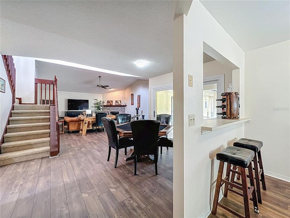 Activo con contrato: $615,000 (3 camas, 2 baños, 2296 Pies cuadrados)