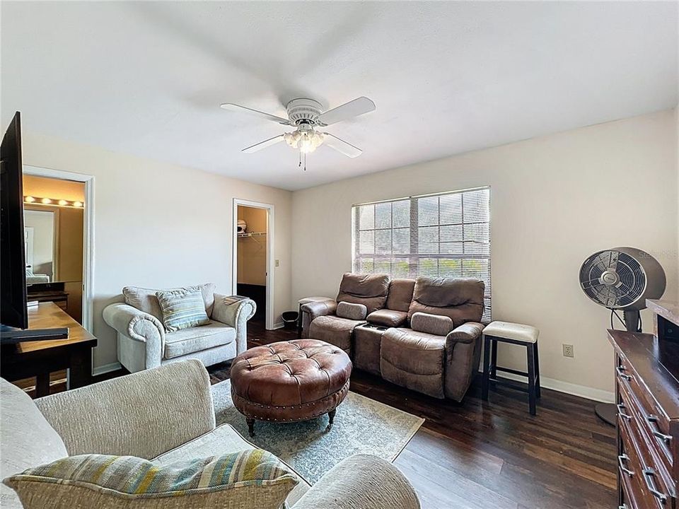 Activo con contrato: $615,000 (3 camas, 2 baños, 2296 Pies cuadrados)