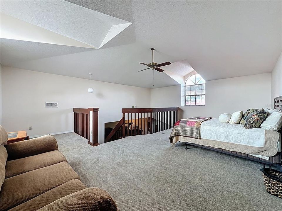 Activo con contrato: $615,000 (3 camas, 2 baños, 2296 Pies cuadrados)