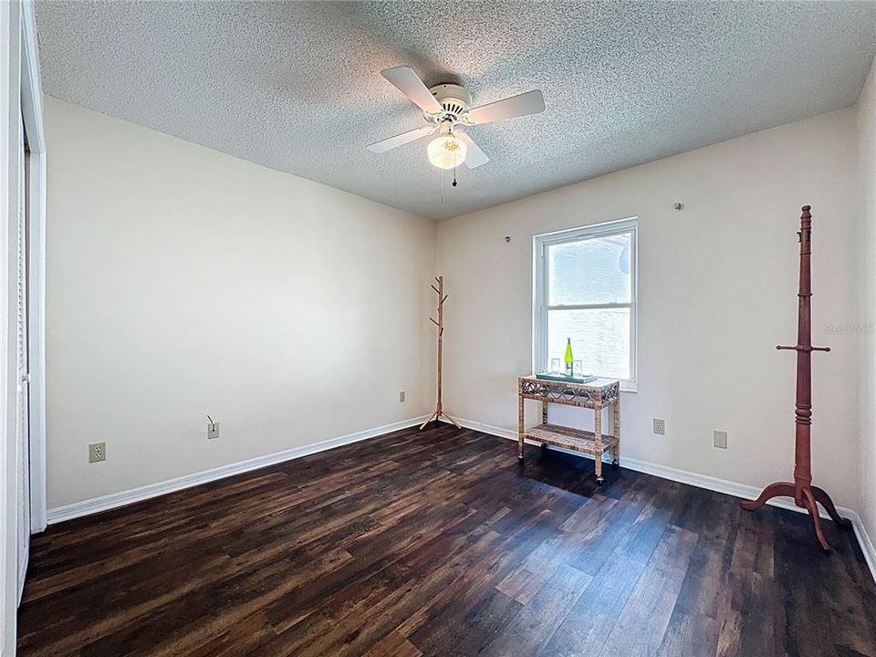 Activo con contrato: $615,000 (3 camas, 2 baños, 2296 Pies cuadrados)