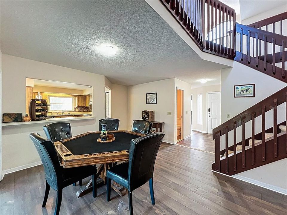 Activo con contrato: $615,000 (3 camas, 2 baños, 2296 Pies cuadrados)