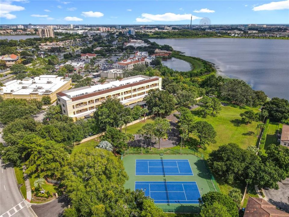 Activo con contrato: $615,000 (3 camas, 2 baños, 2296 Pies cuadrados)