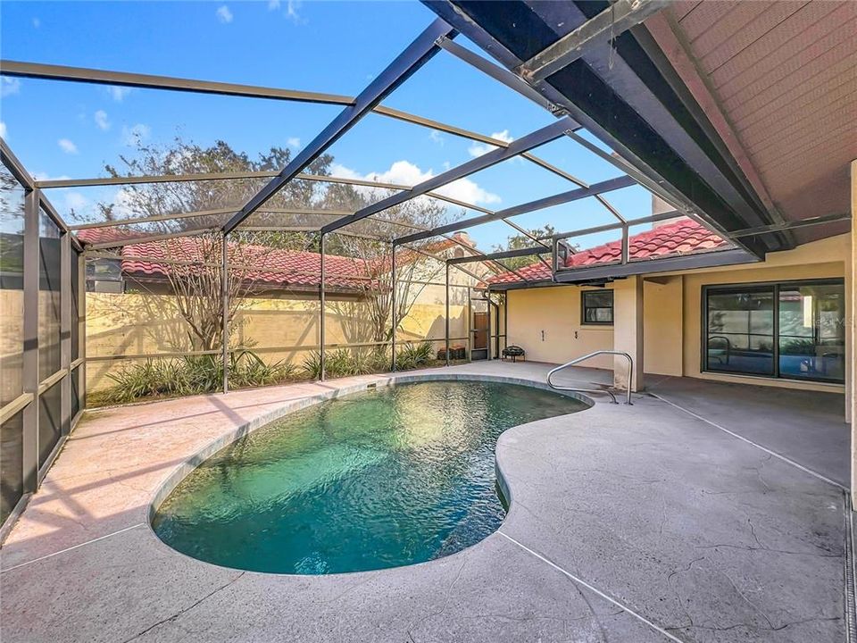 Activo con contrato: $615,000 (3 camas, 2 baños, 2296 Pies cuadrados)