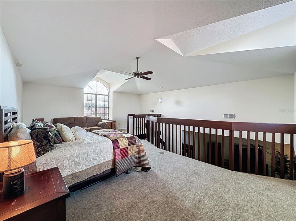 Activo con contrato: $615,000 (3 camas, 2 baños, 2296 Pies cuadrados)