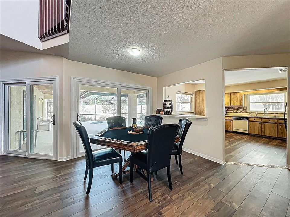 Activo con contrato: $615,000 (3 camas, 2 baños, 2296 Pies cuadrados)