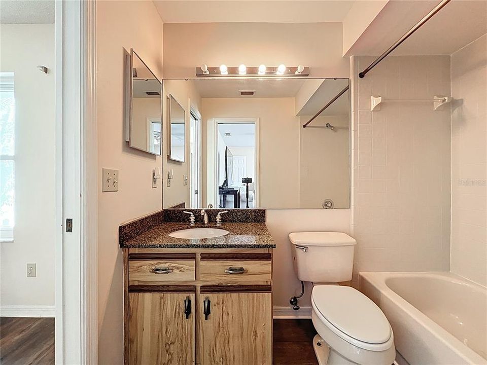 Activo con contrato: $615,000 (3 camas, 2 baños, 2296 Pies cuadrados)