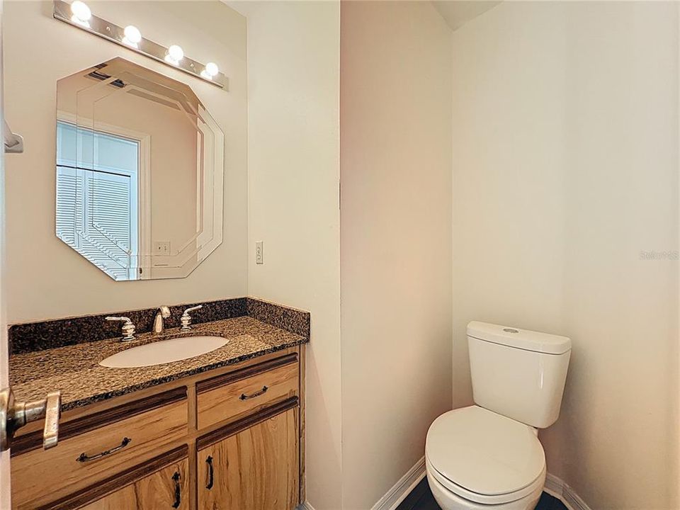 Activo con contrato: $615,000 (3 camas, 2 baños, 2296 Pies cuadrados)