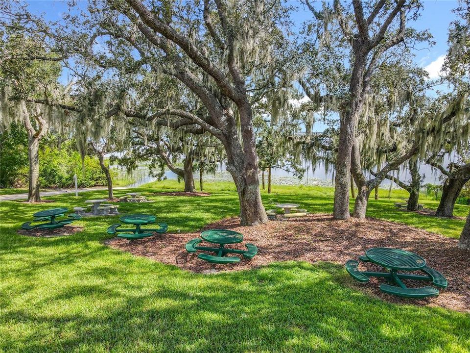 Activo con contrato: $615,000 (3 camas, 2 baños, 2296 Pies cuadrados)