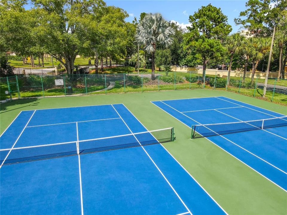 Activo con contrato: $615,000 (3 camas, 2 baños, 2296 Pies cuadrados)