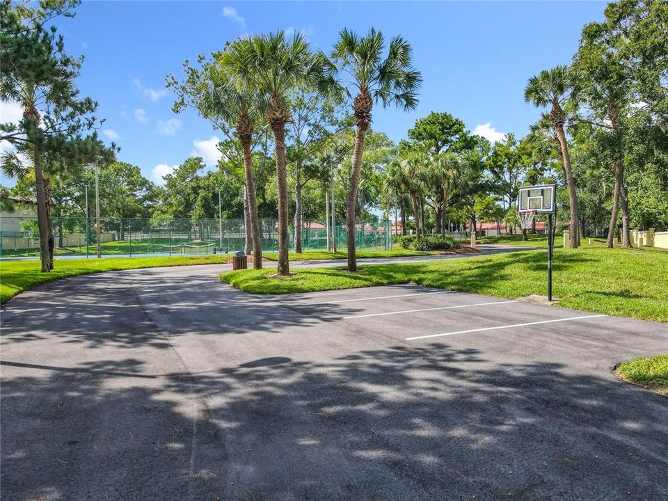 Activo con contrato: $615,000 (3 camas, 2 baños, 2296 Pies cuadrados)