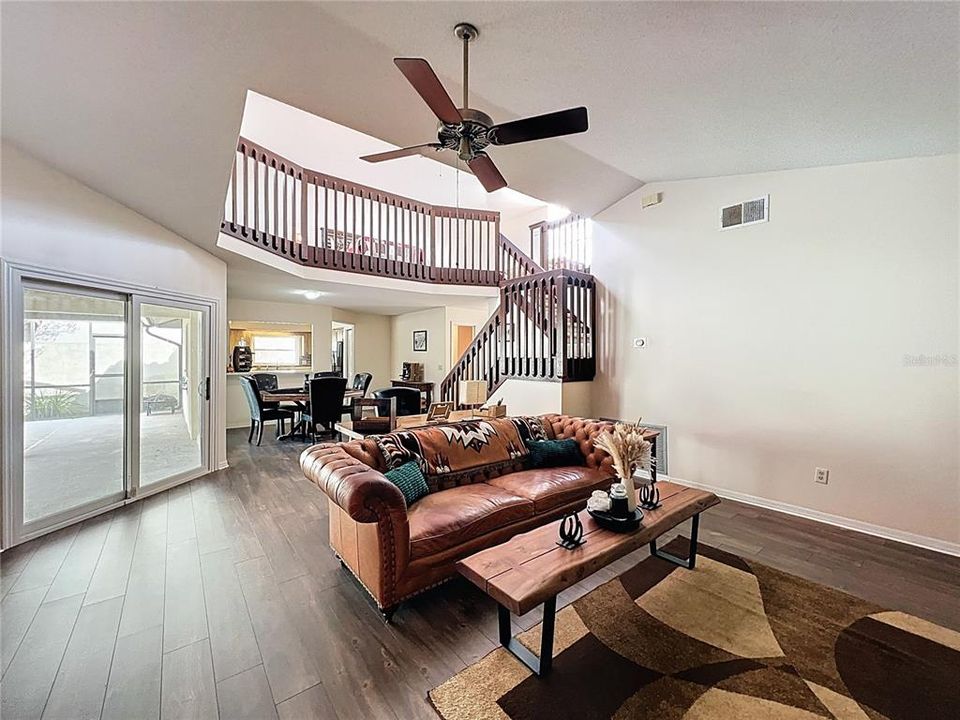 Activo con contrato: $615,000 (3 camas, 2 baños, 2296 Pies cuadrados)