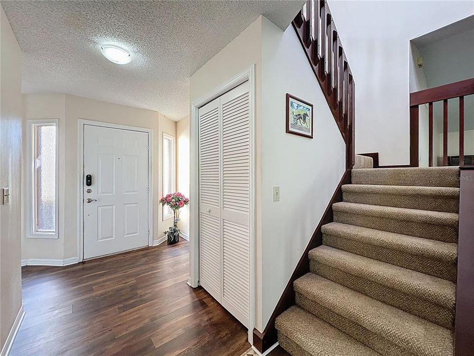 Activo con contrato: $615,000 (3 camas, 2 baños, 2296 Pies cuadrados)