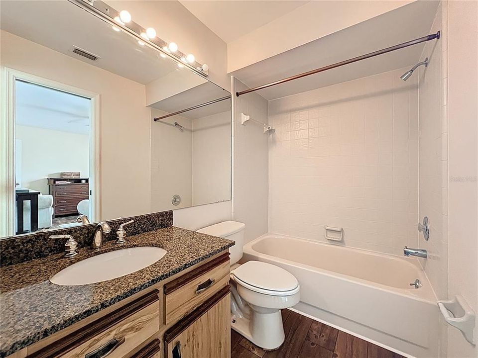 Activo con contrato: $615,000 (3 camas, 2 baños, 2296 Pies cuadrados)