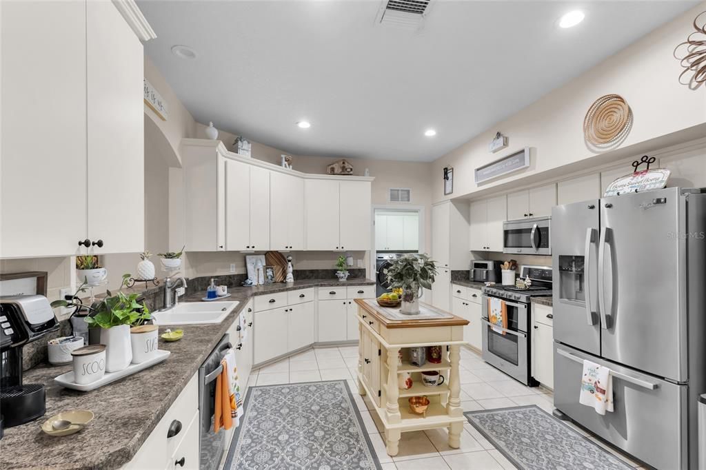 For Sale: $368,000 (3 beds, 2 baths, 1889 Square Feet)