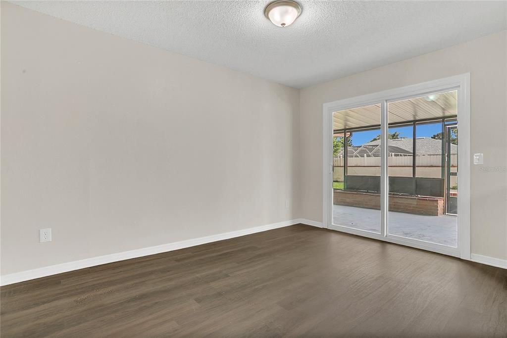 На продажу: $350,000 (4 спален, 2 ванн, 1800 Квадратных фут)