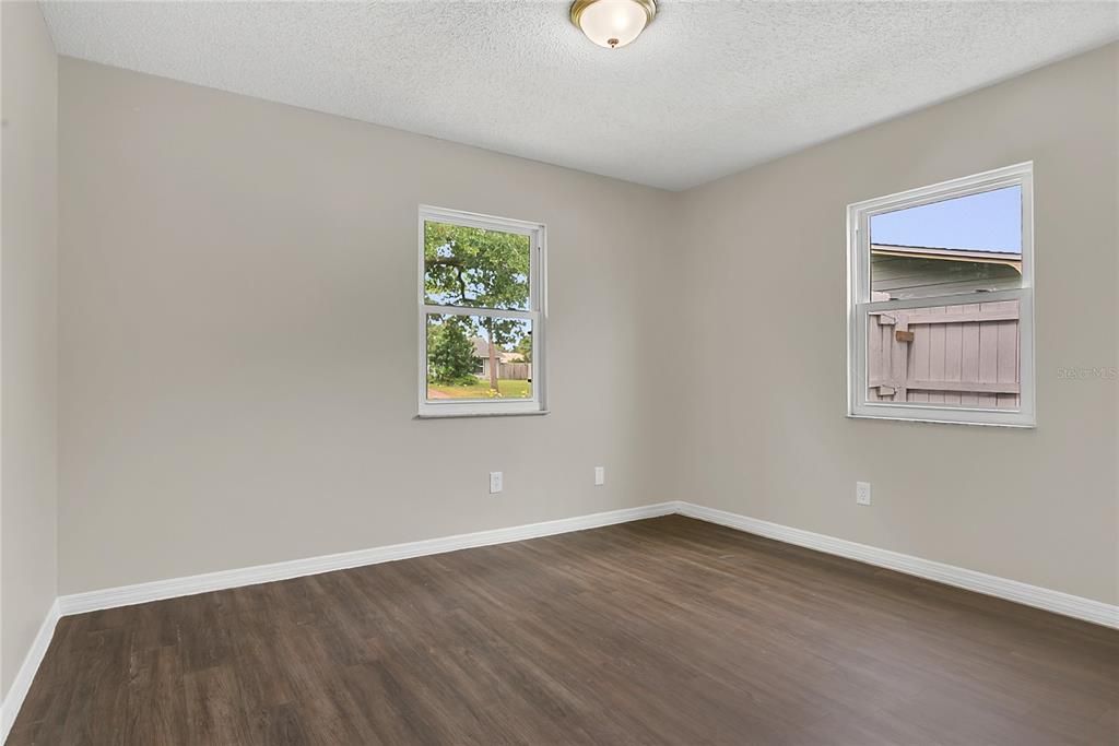 На продажу: $350,000 (4 спален, 2 ванн, 1800 Квадратных фут)