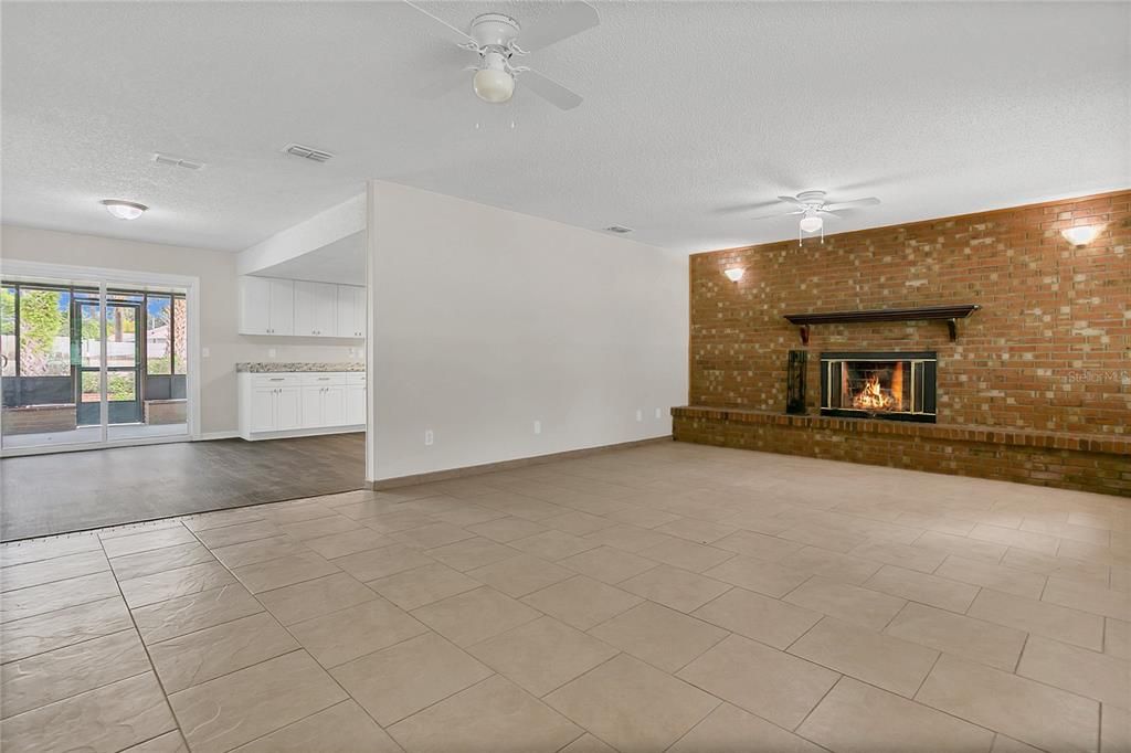 На продажу: $350,000 (4 спален, 2 ванн, 1800 Квадратных фут)