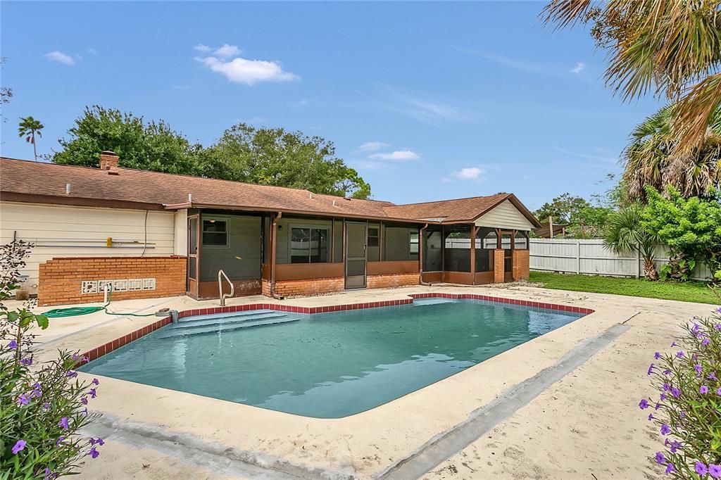 На продажу: $350,000 (4 спален, 2 ванн, 1800 Квадратных фут)