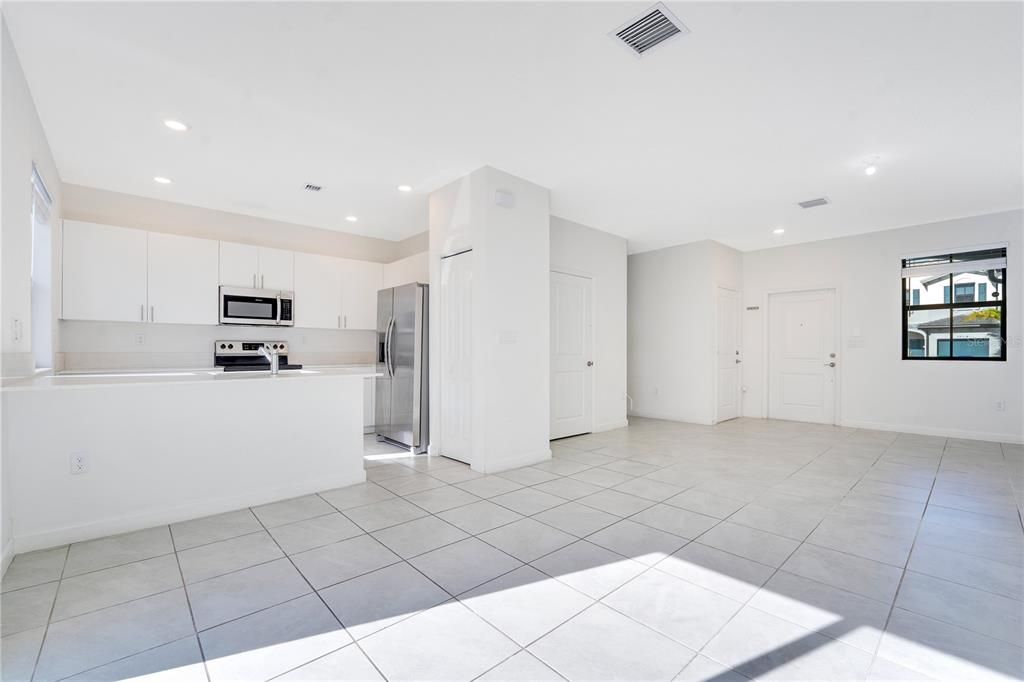 For Sale: $370,000 (3 beds, 2 baths, 1331 Square Feet)