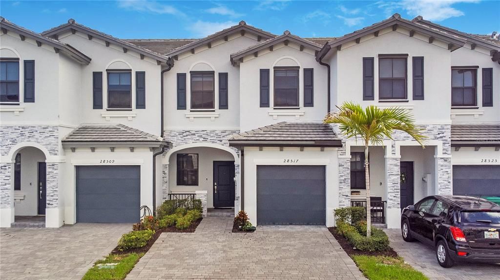 For Sale: $370,000 (3 beds, 2 baths, 1331 Square Feet)