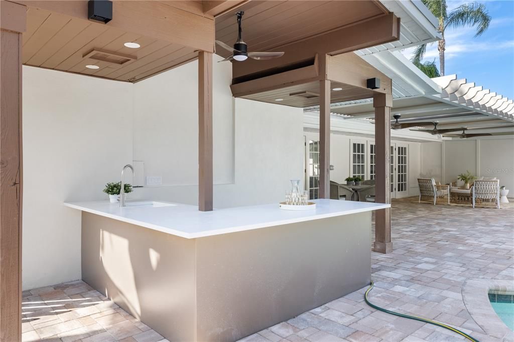 Activo con contrato: $1,990,000 (4 camas, 3 baños, 2379 Pies cuadrados)