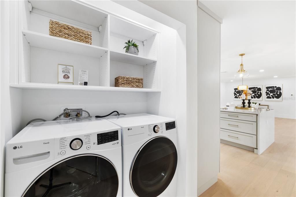 Activo con contrato: $1,990,000 (4 camas, 3 baños, 2379 Pies cuadrados)