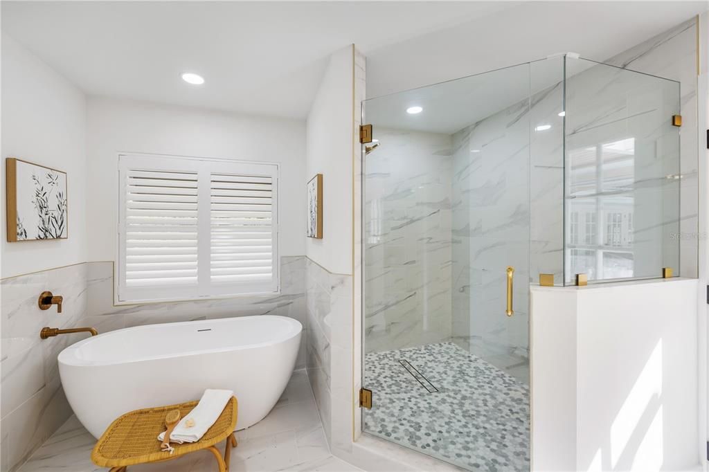 Activo con contrato: $1,990,000 (4 camas, 3 baños, 2379 Pies cuadrados)