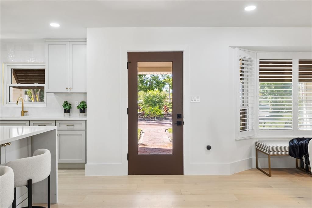 Activo con contrato: $1,990,000 (4 camas, 3 baños, 2379 Pies cuadrados)