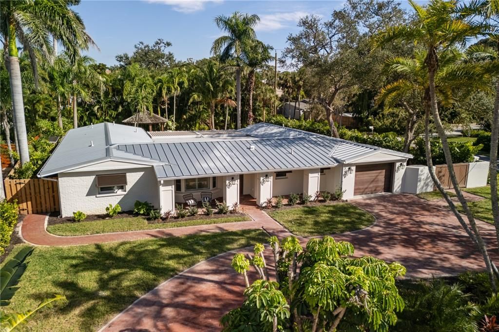 Activo con contrato: $1,990,000 (4 camas, 3 baños, 2379 Pies cuadrados)