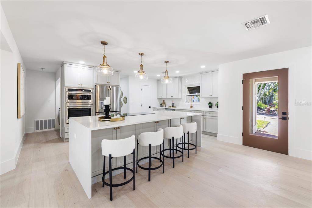 Activo con contrato: $1,990,000 (4 camas, 3 baños, 2379 Pies cuadrados)