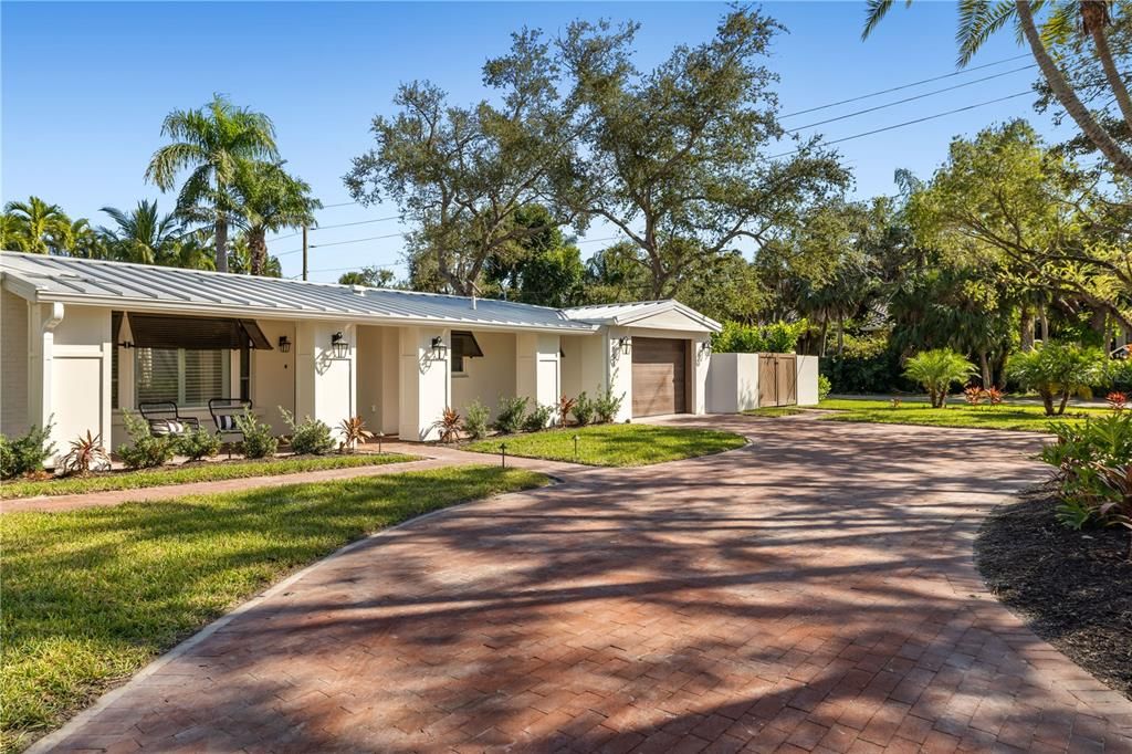 Activo con contrato: $1,990,000 (4 camas, 3 baños, 2379 Pies cuadrados)