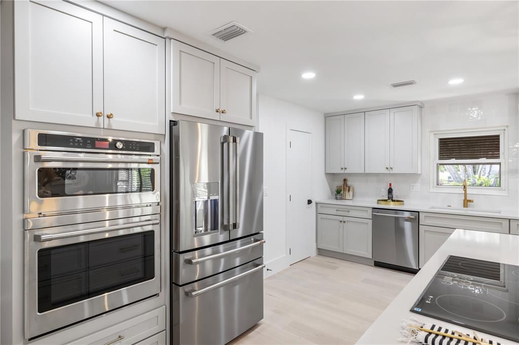 Activo con contrato: $1,990,000 (4 camas, 3 baños, 2379 Pies cuadrados)